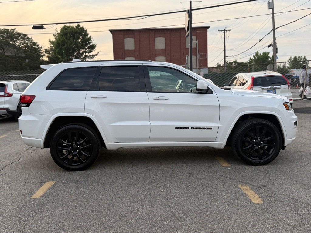2018 Jeep Grand Cherokee Image 2
