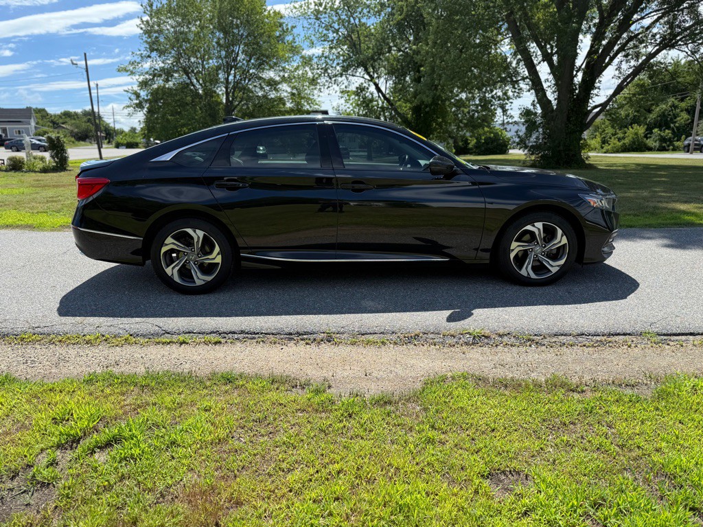 2018 Honda Accord Image 2