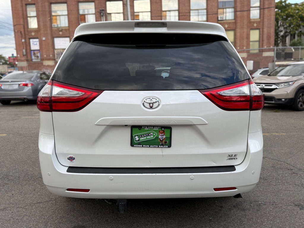 2016 Toyota Sienna Image 4