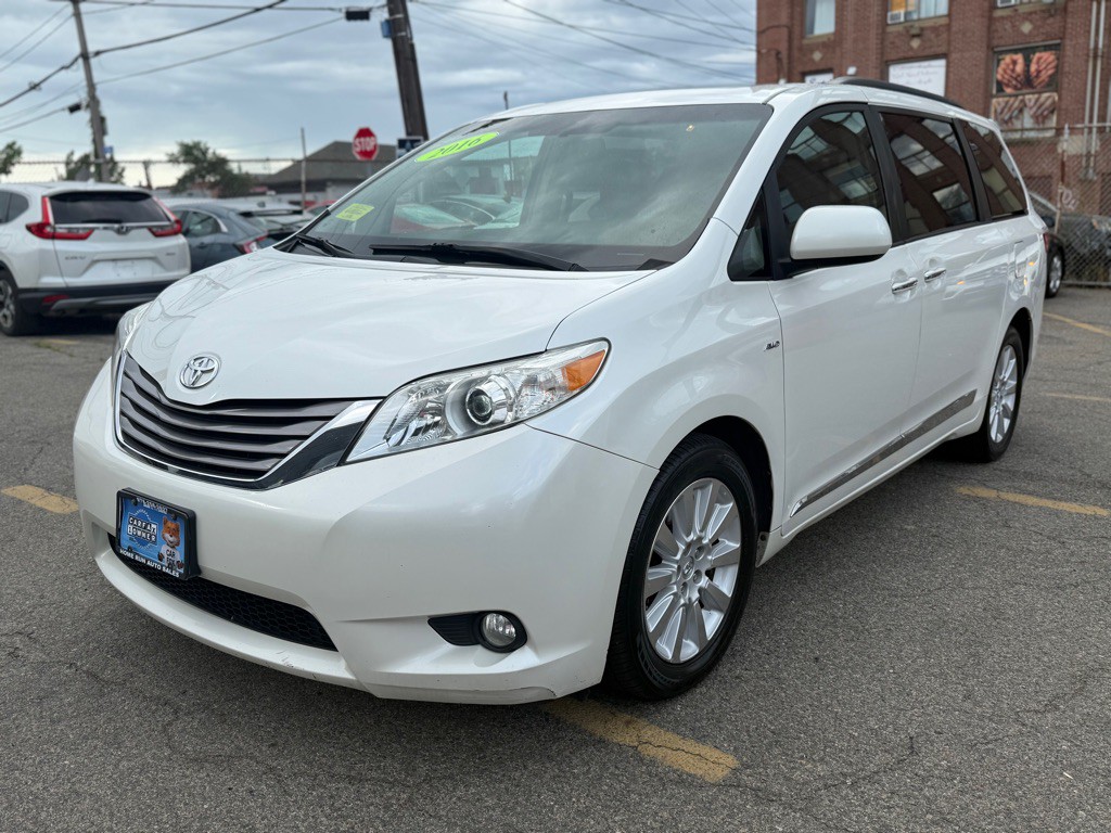 2016 Toyota Sienna Image 7