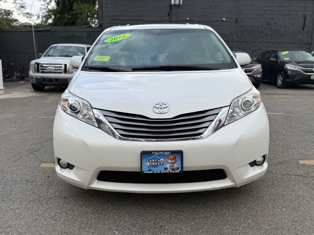 2016 Toyota Sienna Image 8