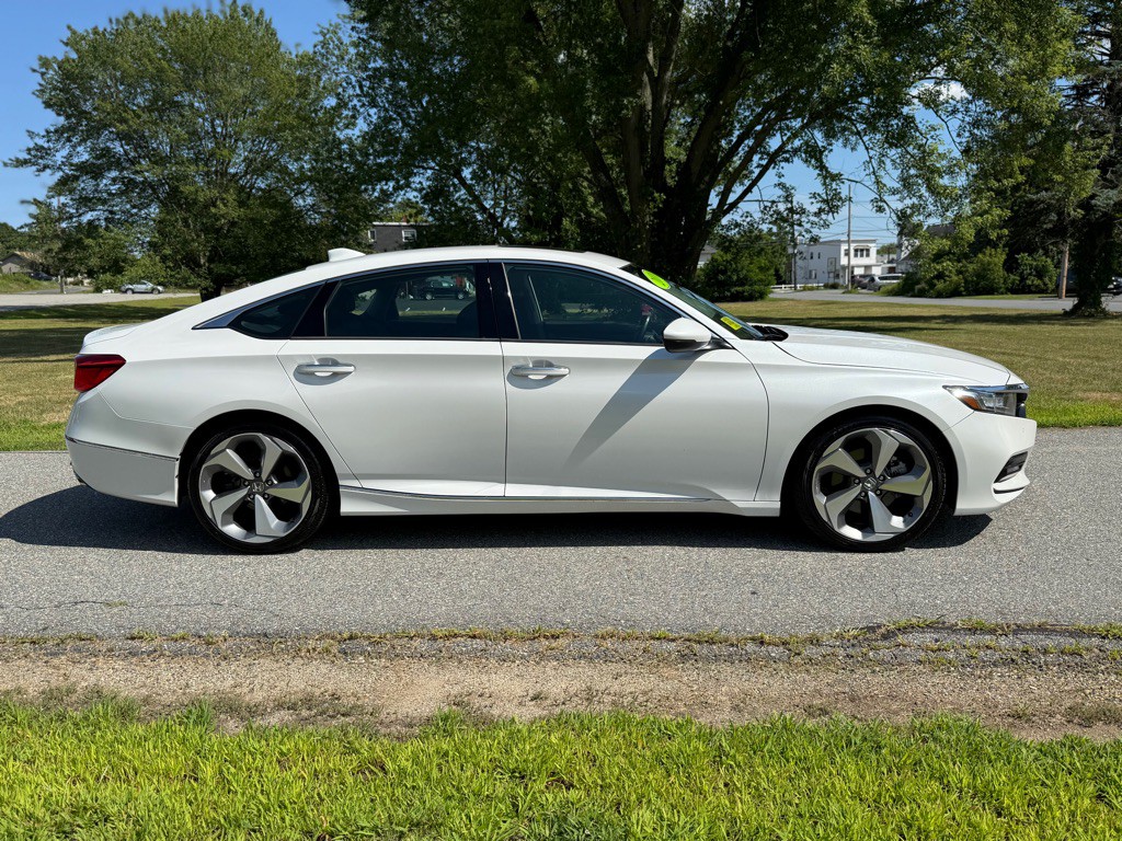 2018 Honda Accord Image 2