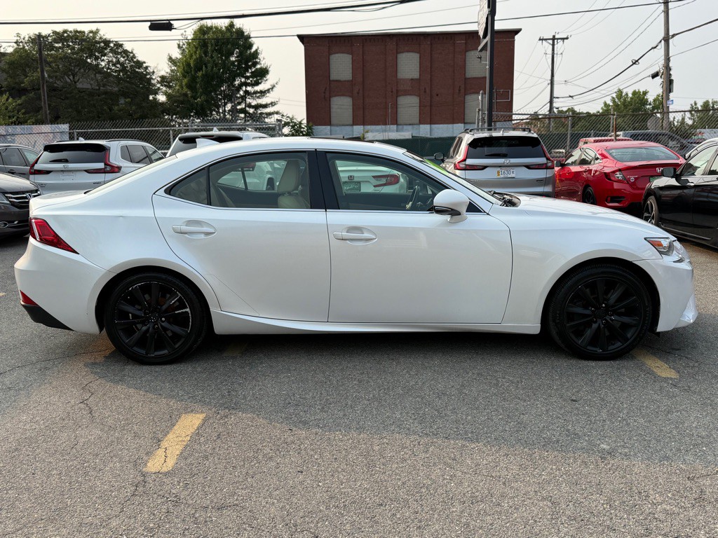 2016 Lexus IS Image 2