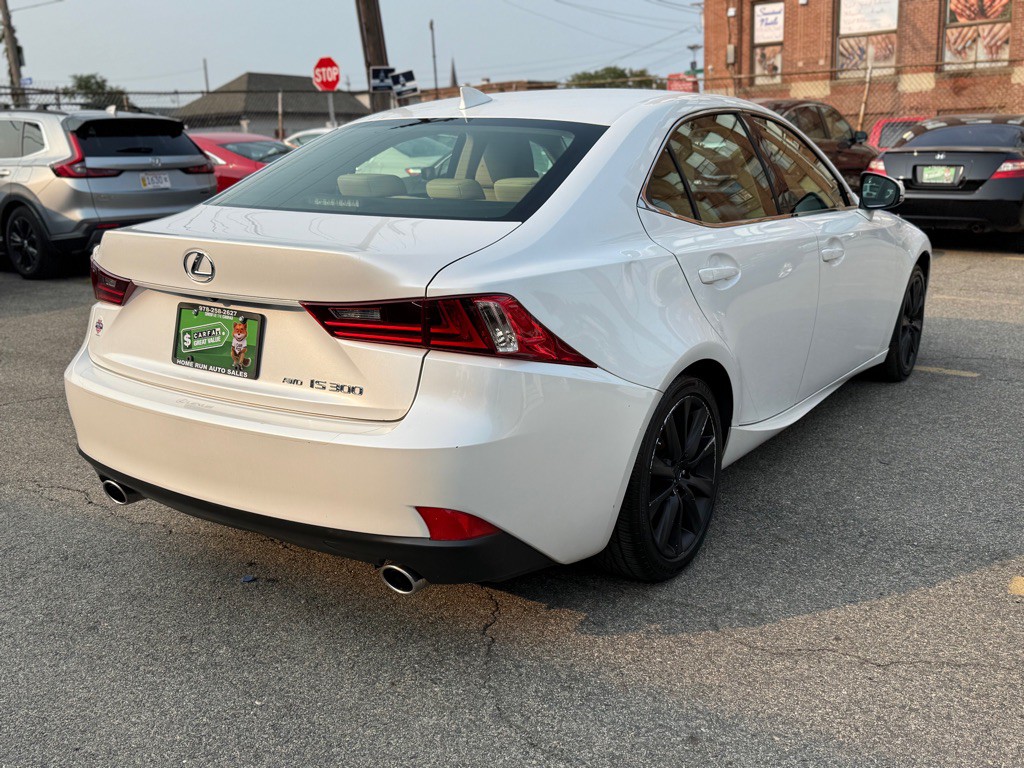 2016 Lexus IS Image 3