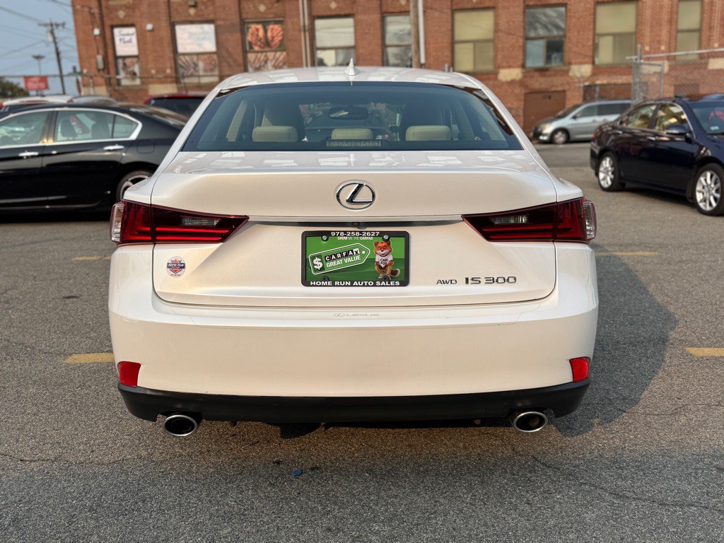 2016 Lexus IS Image 4