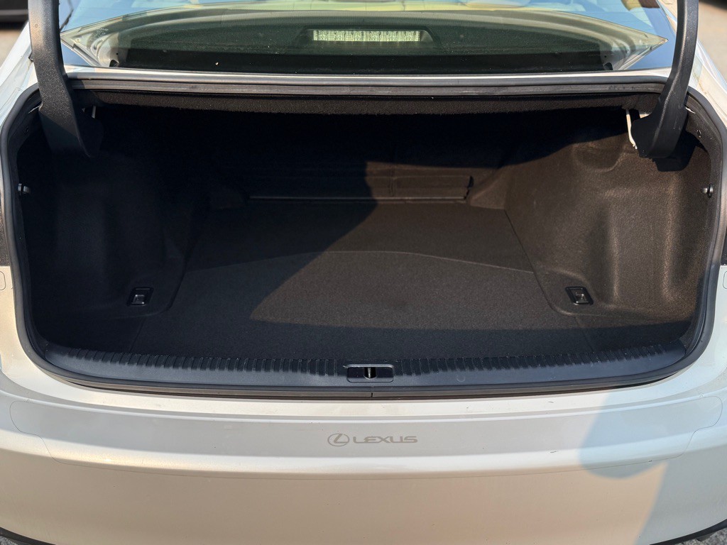 2016 Lexus IS Image 14