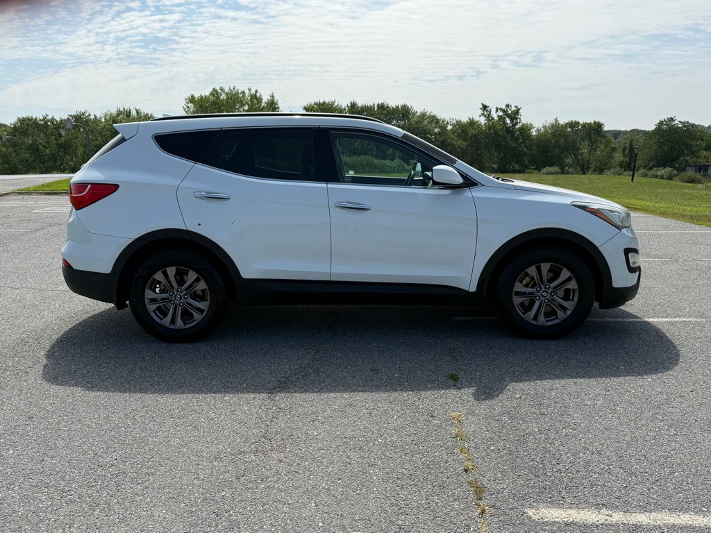 2013 Hyundai Santa Fe Sport Image 2