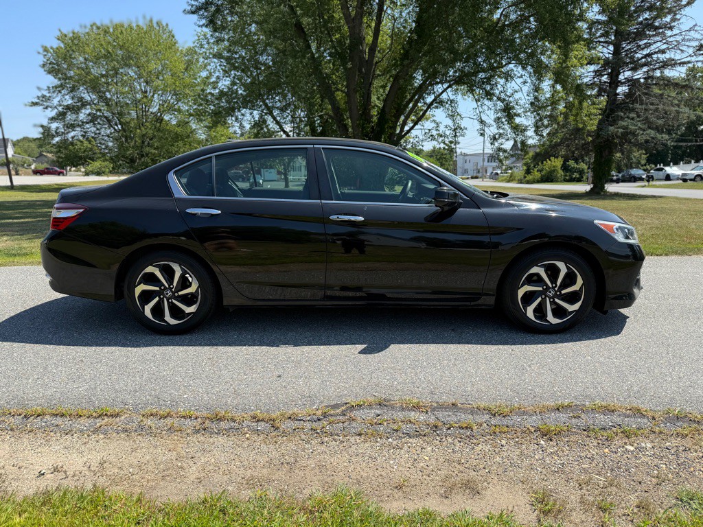 2017 Honda Accord Image 2