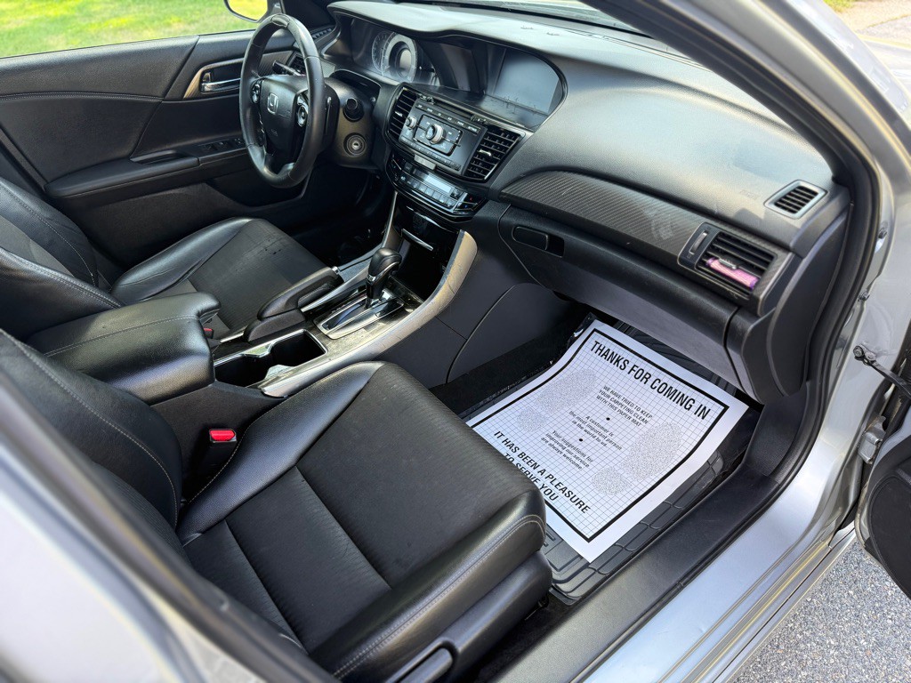 2017 Honda Accord Image 11