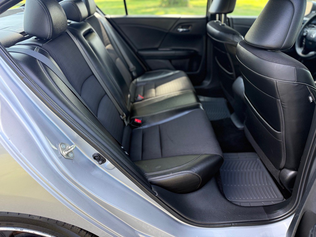 2017 Honda Accord Image 12