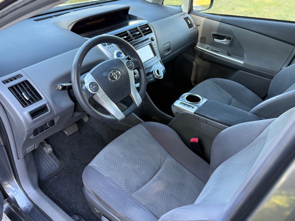 2012 Toyota Prius Image 9