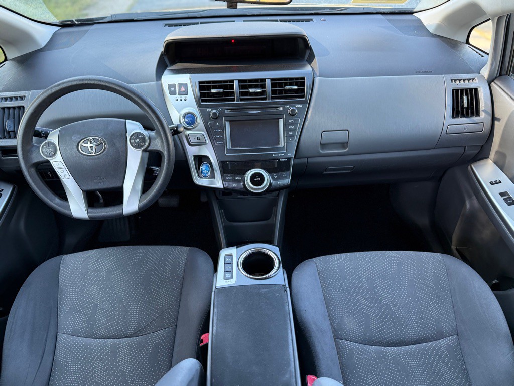 2012 Toyota Prius Image 10