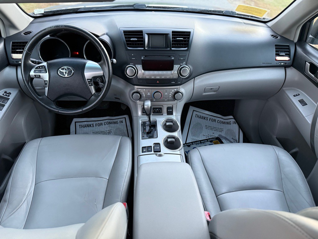 2011 Toyota Highlander Image 10