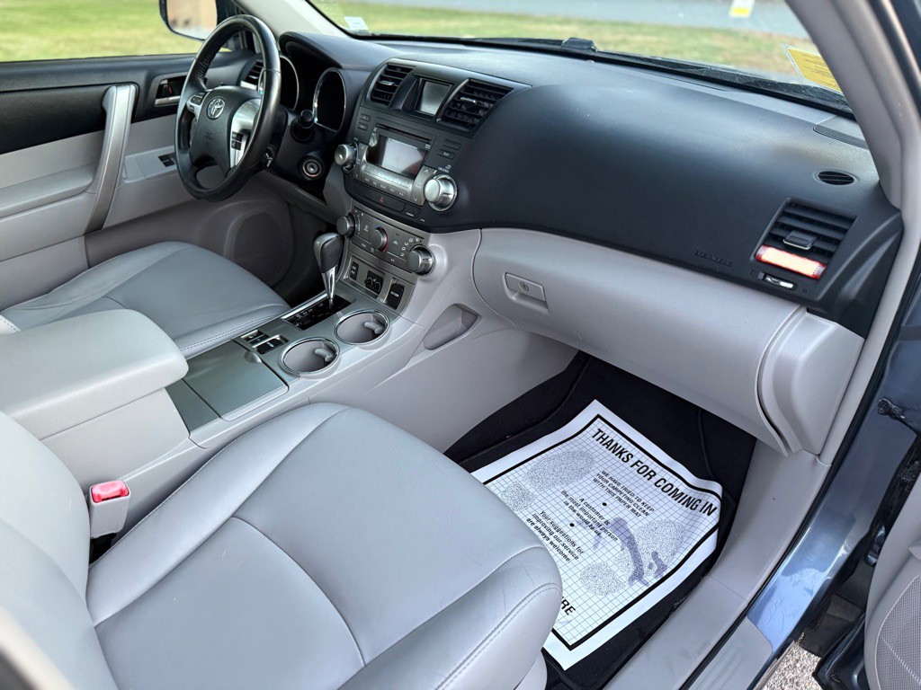 2011 Toyota Highlander Image 11
