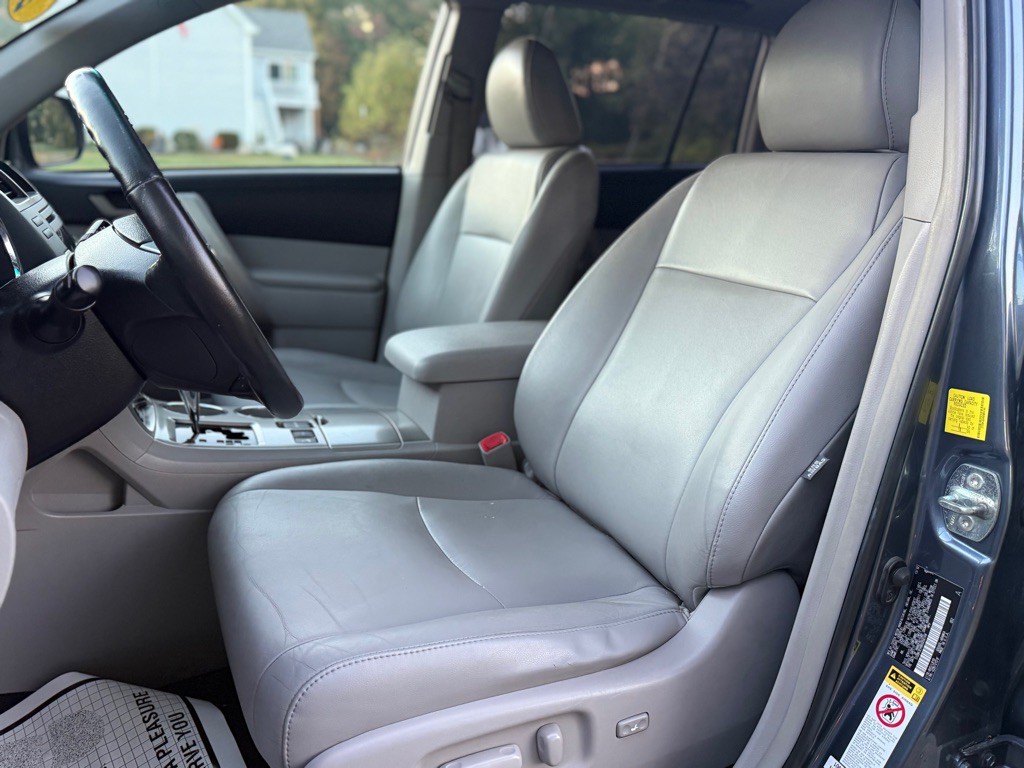 2011 Toyota Highlander Image 12