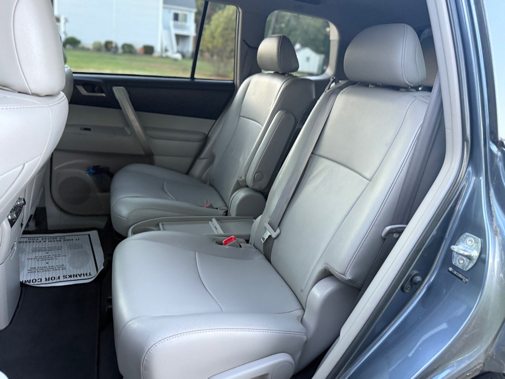 2011 Toyota Highlander Image 13