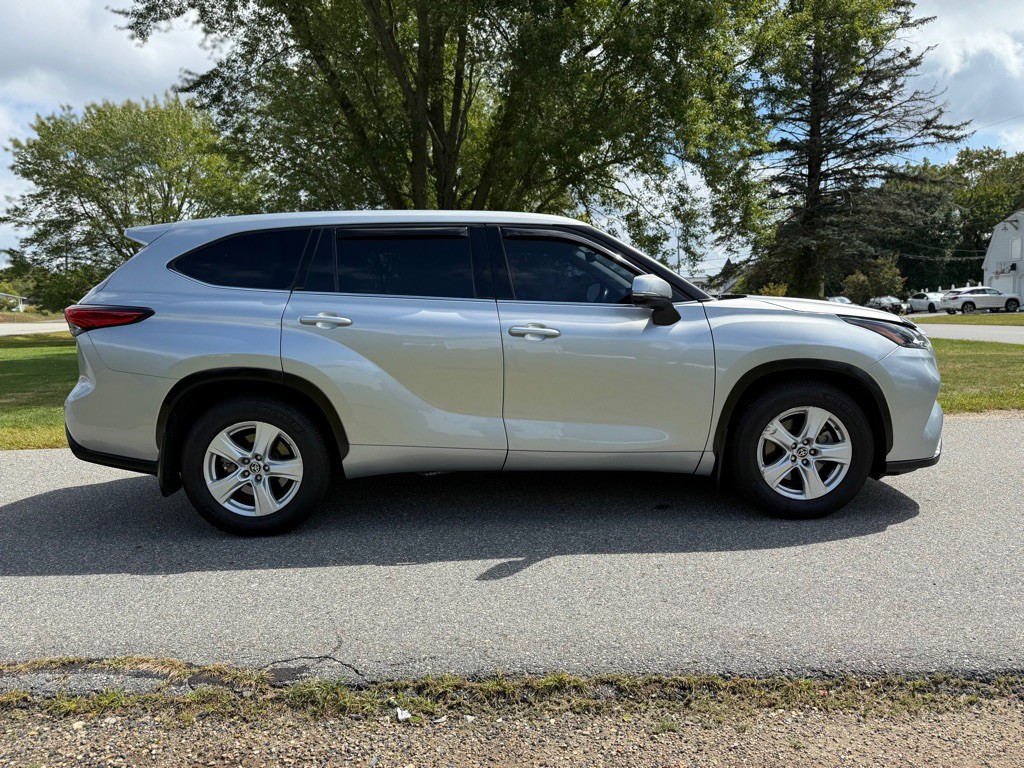 2022 Toyota Highlander Image 2