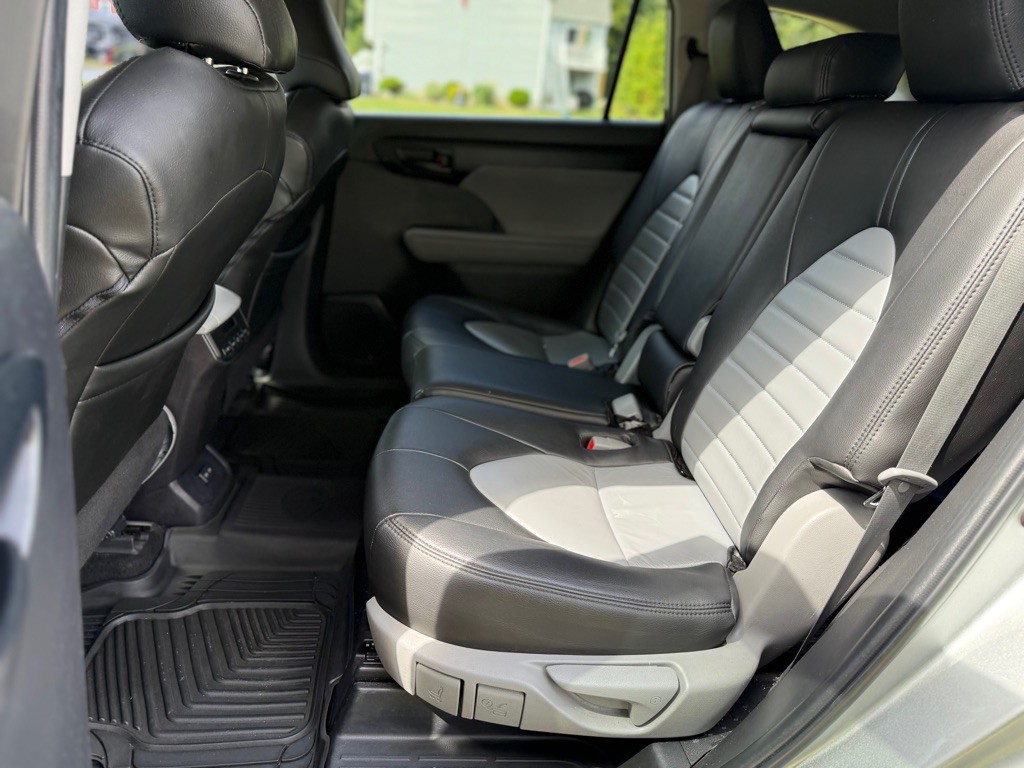2022 Toyota Highlander Image 12