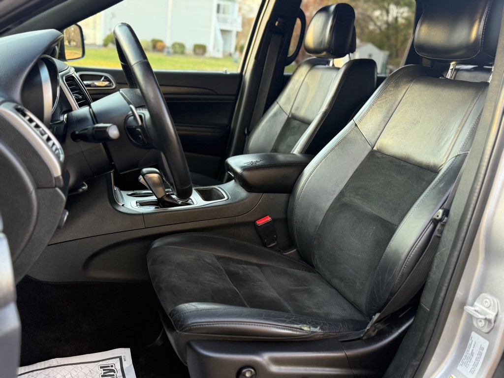 2017 Jeep Grand Cherokee Image 12