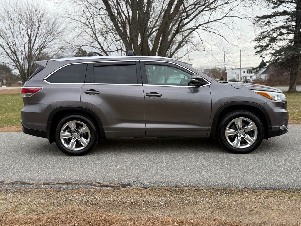2015 Toyota Highlander Image 2