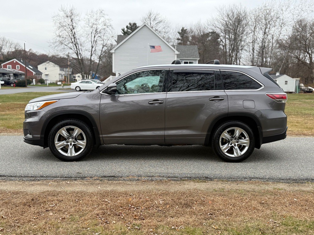2015 Toyota Highlander Image 6