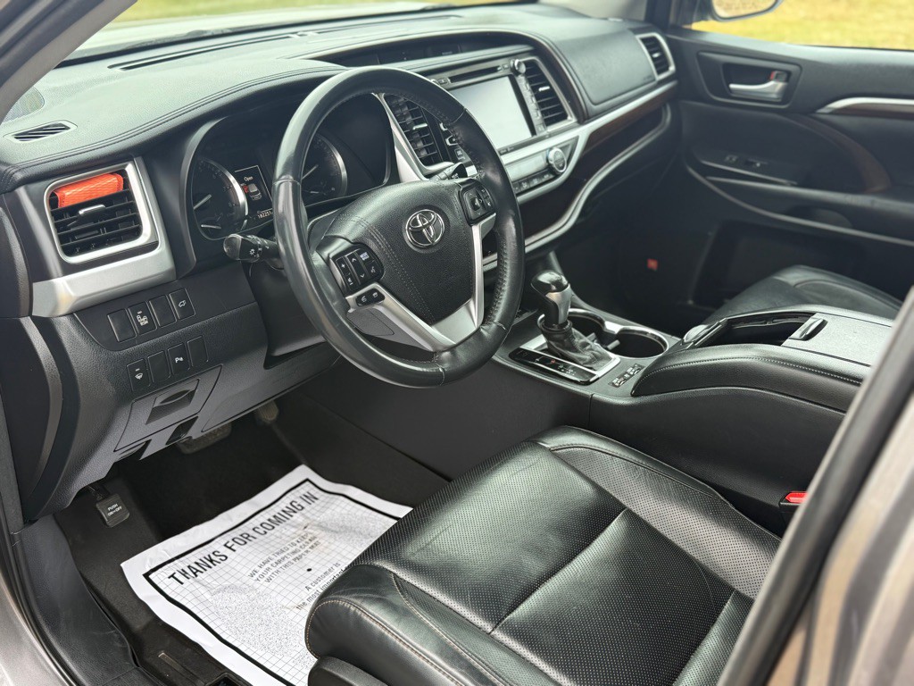 2015 Toyota Highlander Image 9