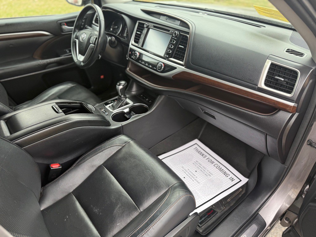 2015 Toyota Highlander Image 11