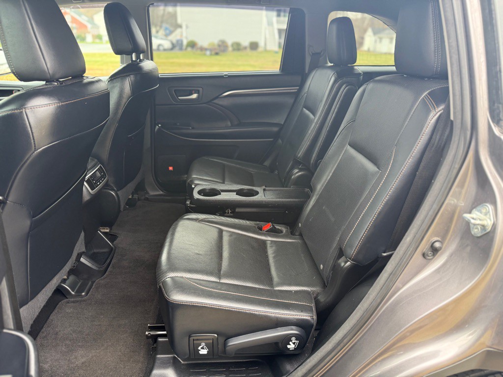 2015 Toyota Highlander Image 13