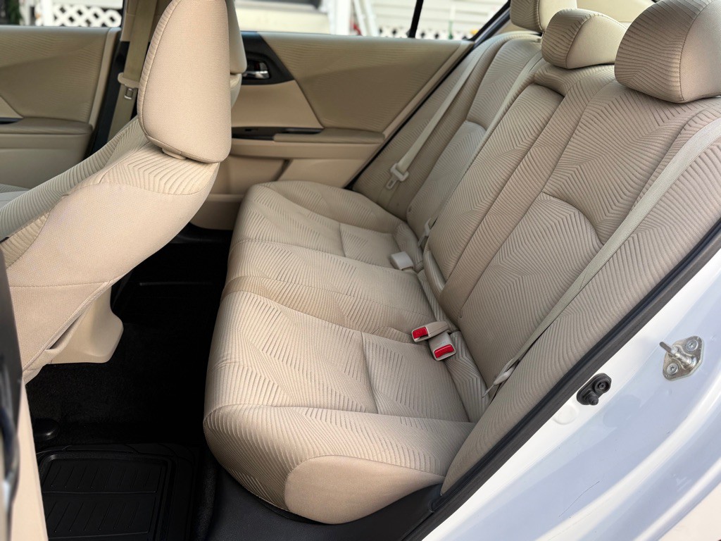 2015 Honda Accord Image 11