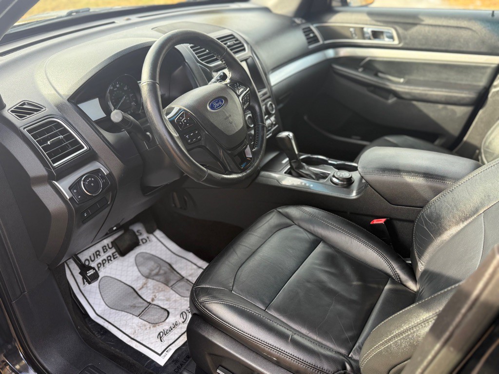 2016 Ford Explorer Image 9