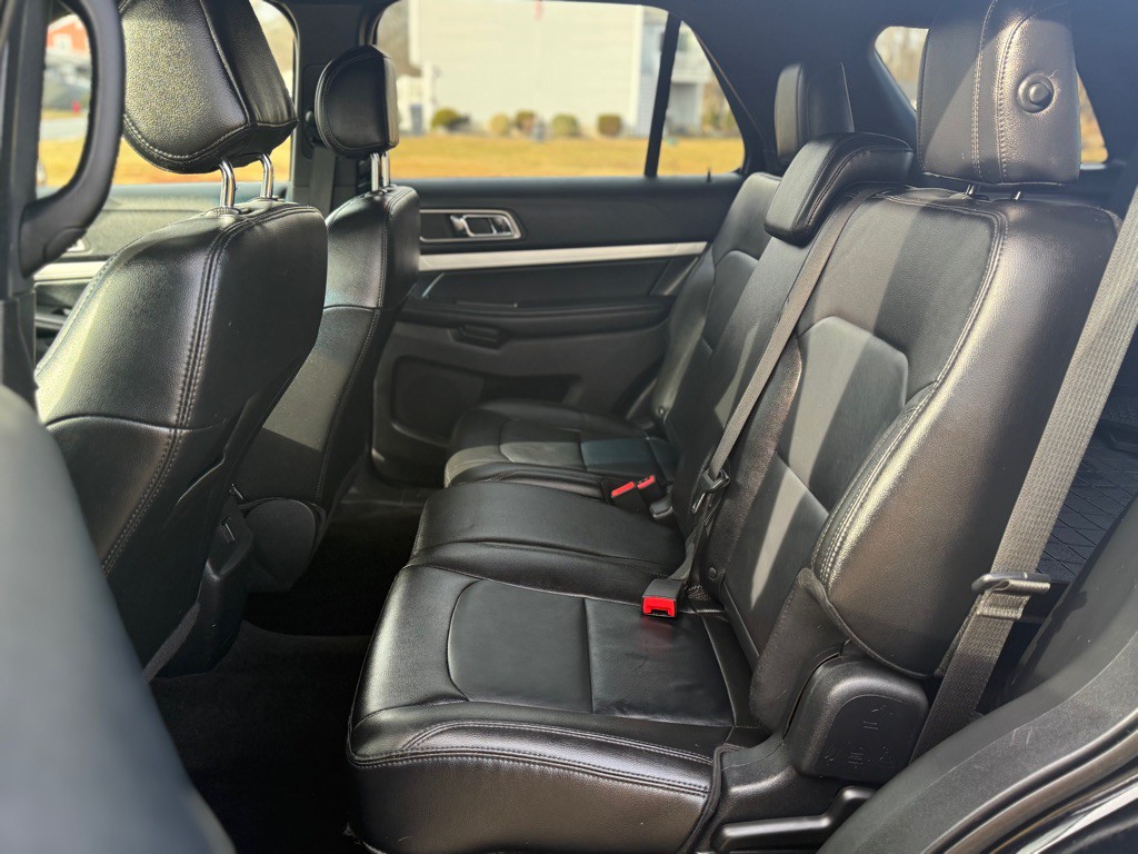 2016 Ford Explorer Image 11