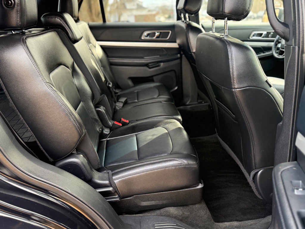 2016 Ford Explorer Image 12