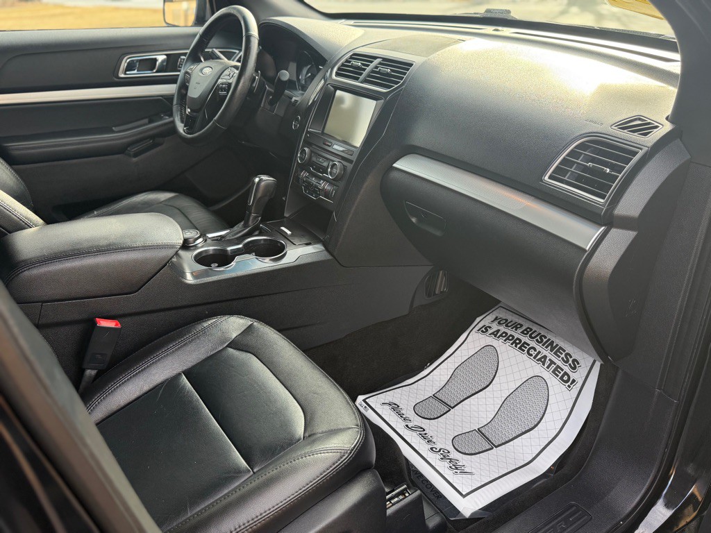 2016 Ford Explorer Image 13