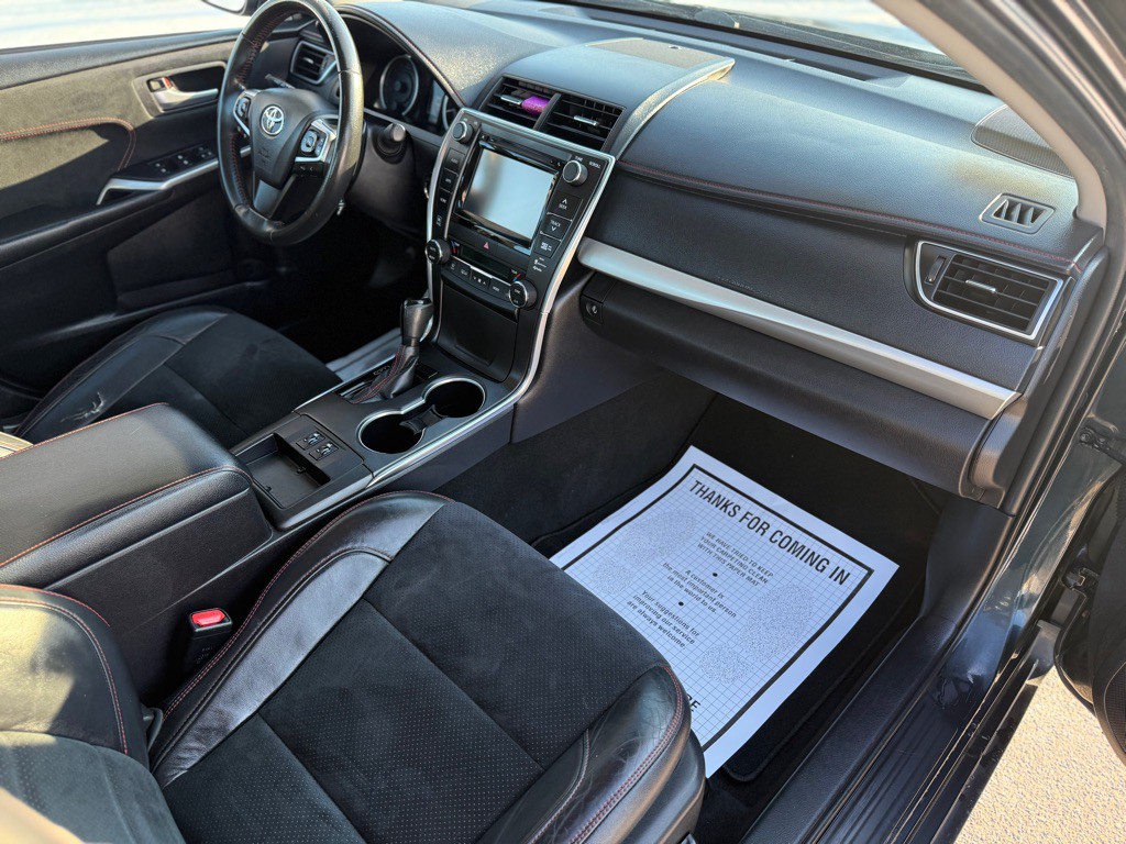 2015 Toyota Camry Image 9