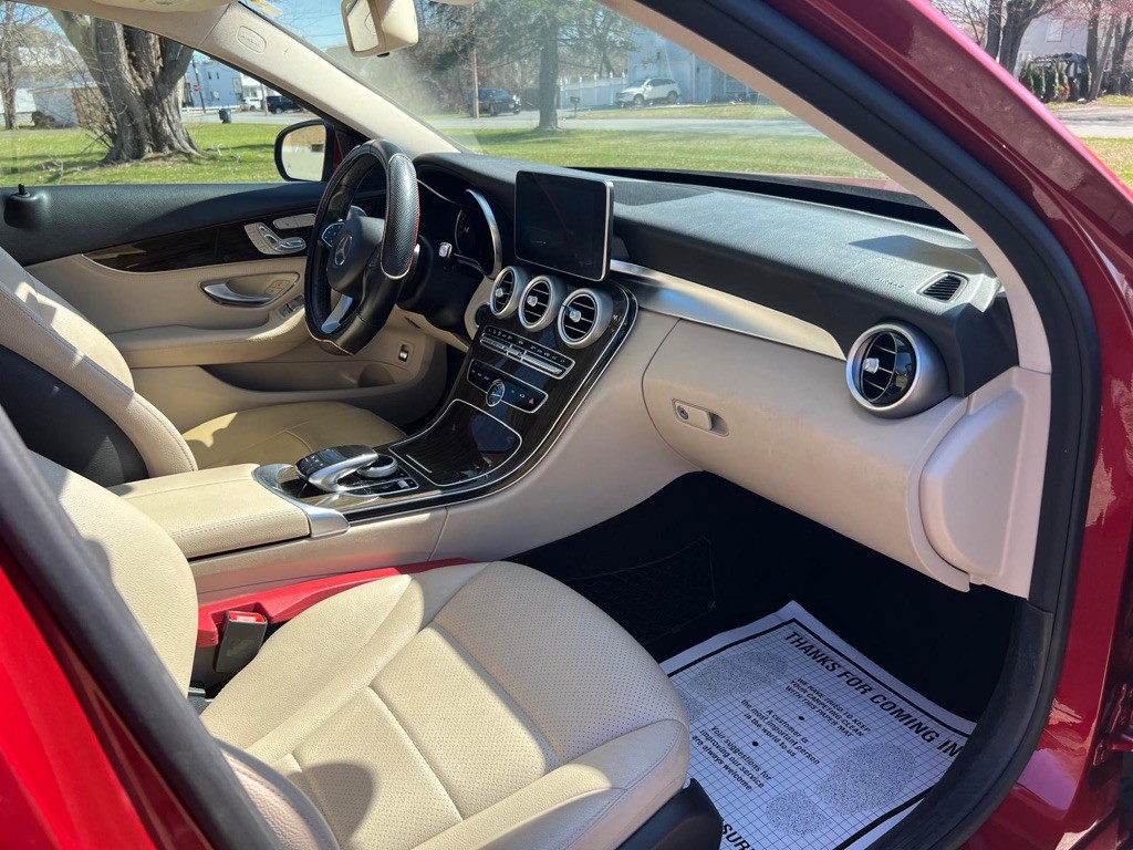 2016 Mercedes-Benz C-Class Image 9