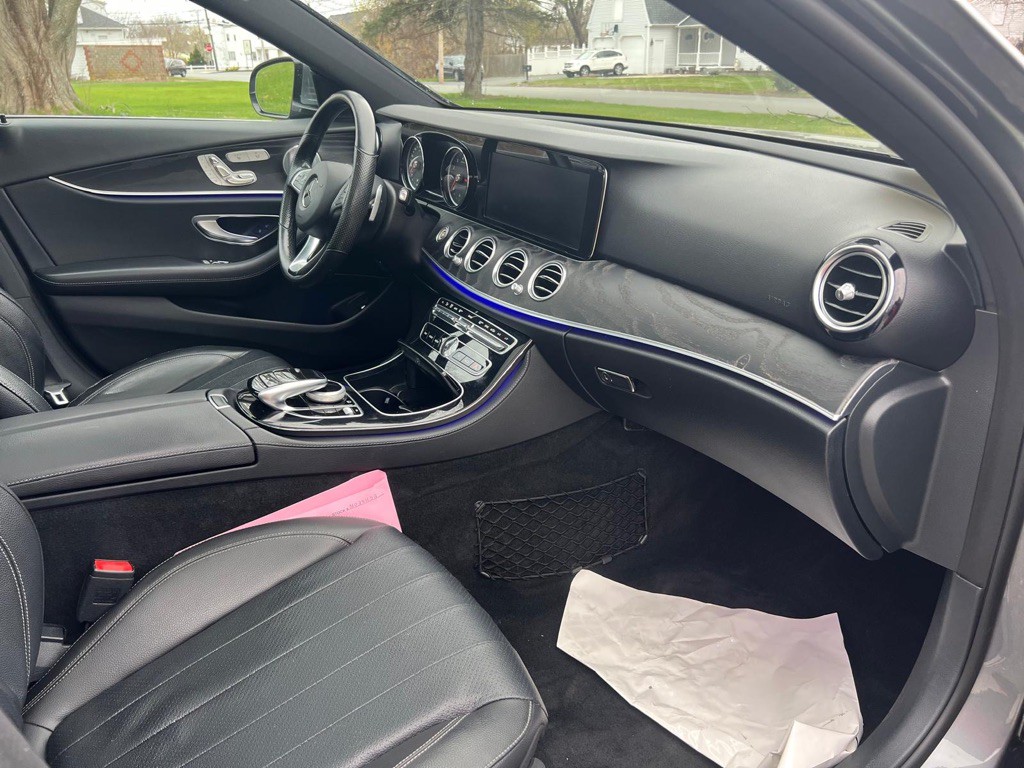 2017 Mercedes-Benz E-Class Image 9