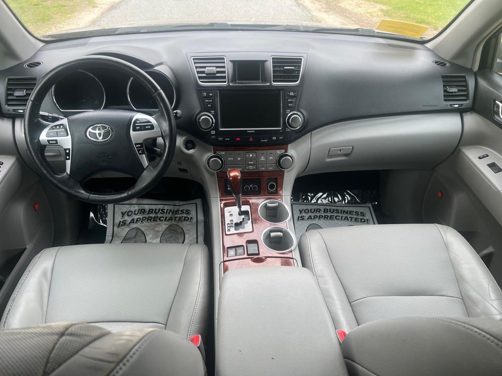 2012 Toyota Highlander Image 8