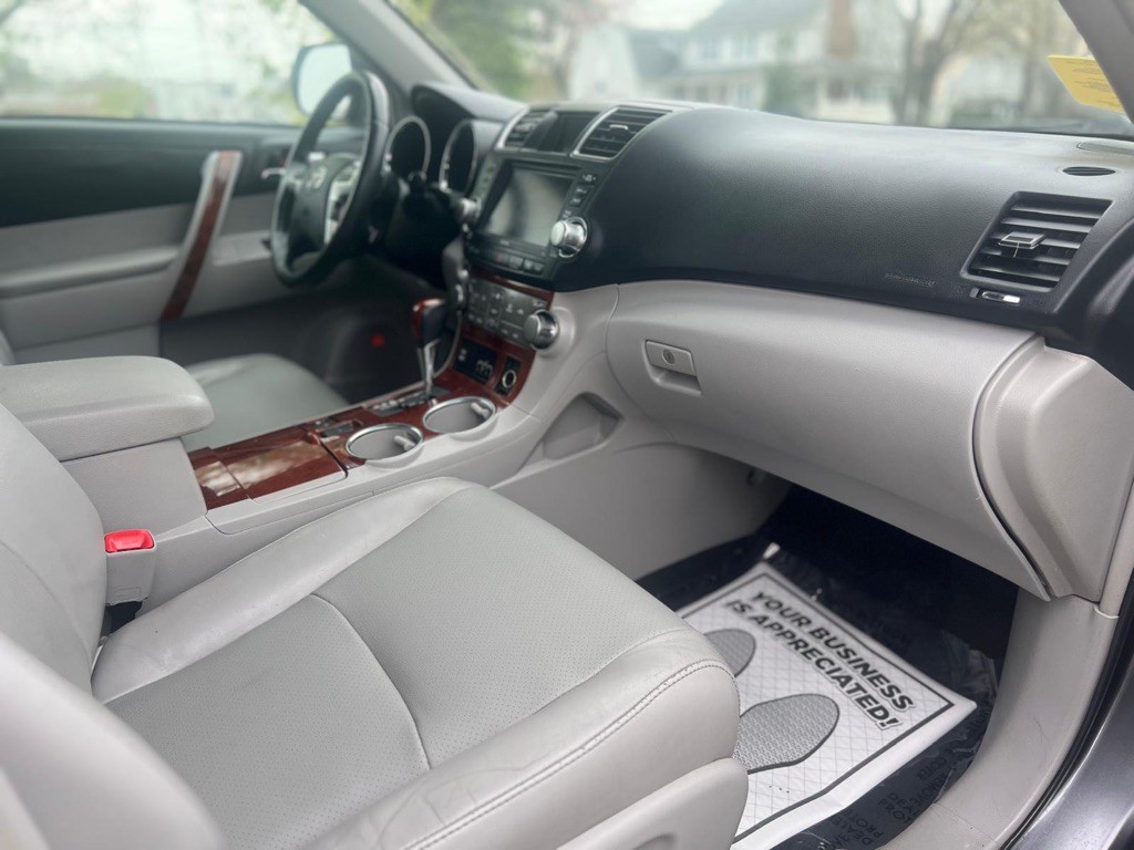 2012 Toyota Highlander Image 9