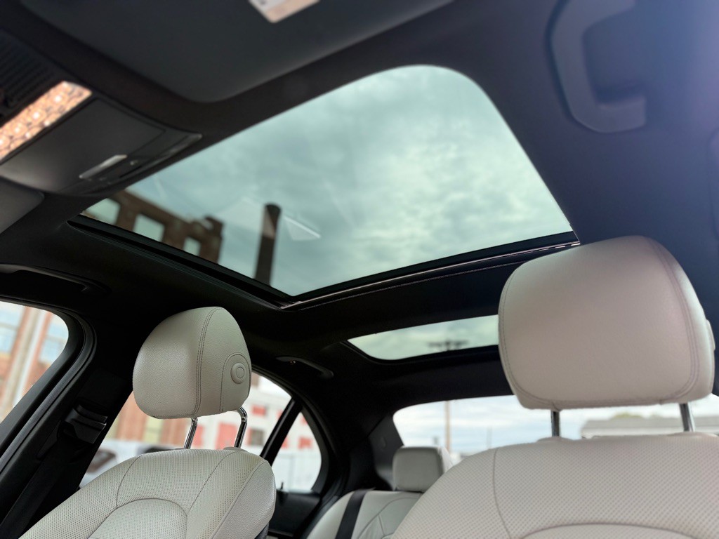 2015 Mercedes-Benz C-Class Image 15