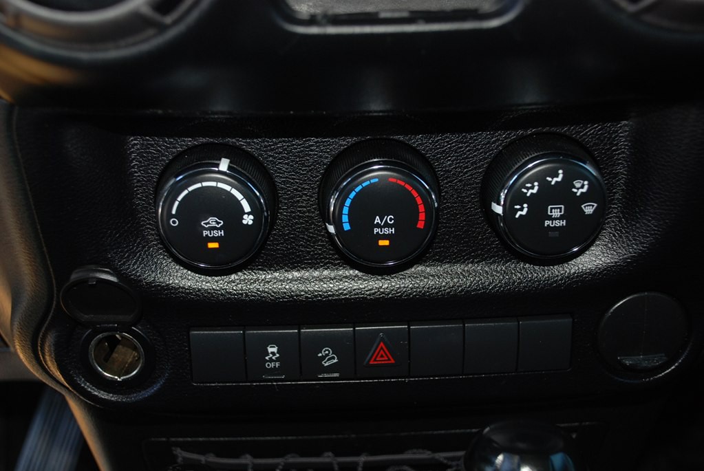 2016 Jeep Wrangler Image 14