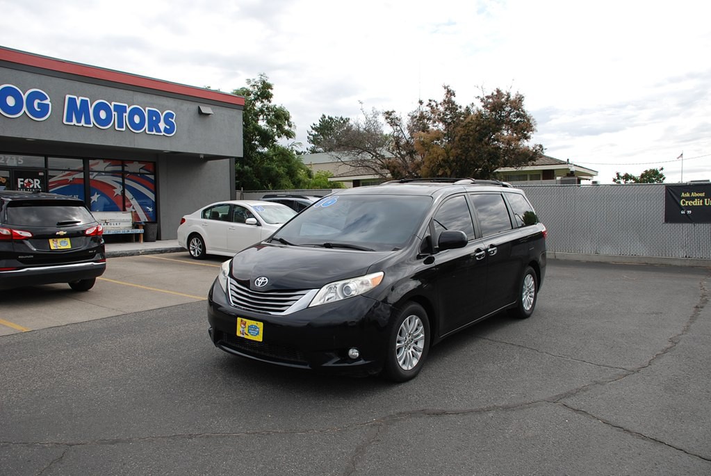 2016 Toyota Sienna Image 1