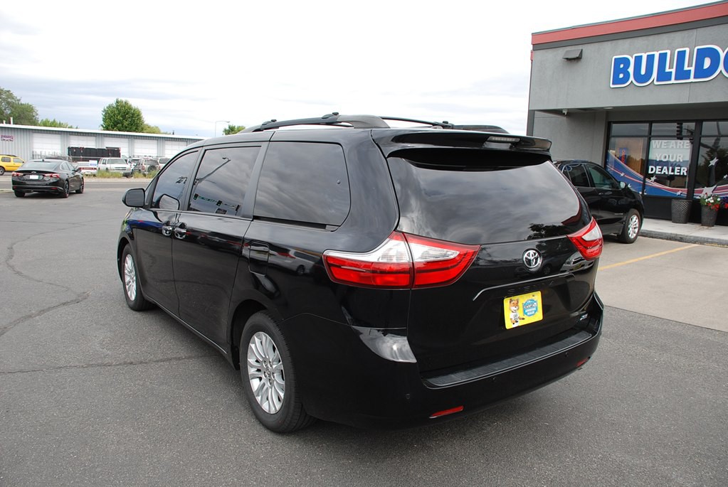 2016 Toyota Sienna Image 3
