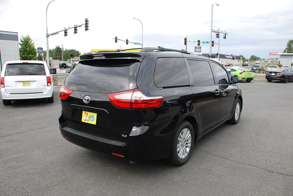 2016 Toyota Sienna Image 5
