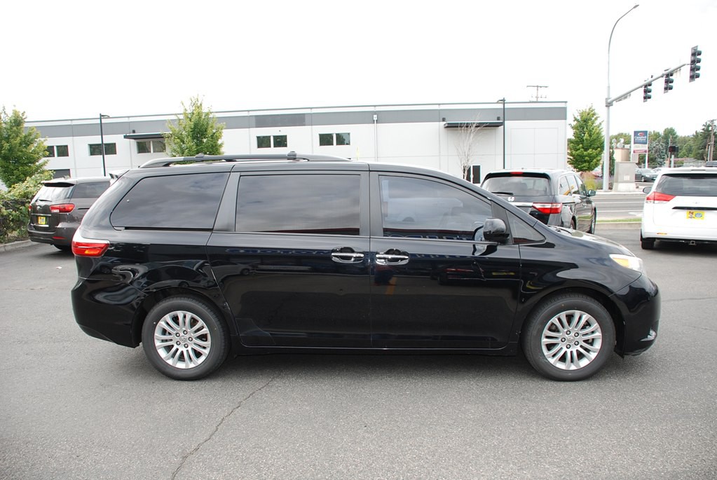 2016 Toyota Sienna Image 6