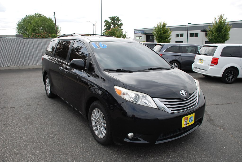 2016 Toyota Sienna Image 7