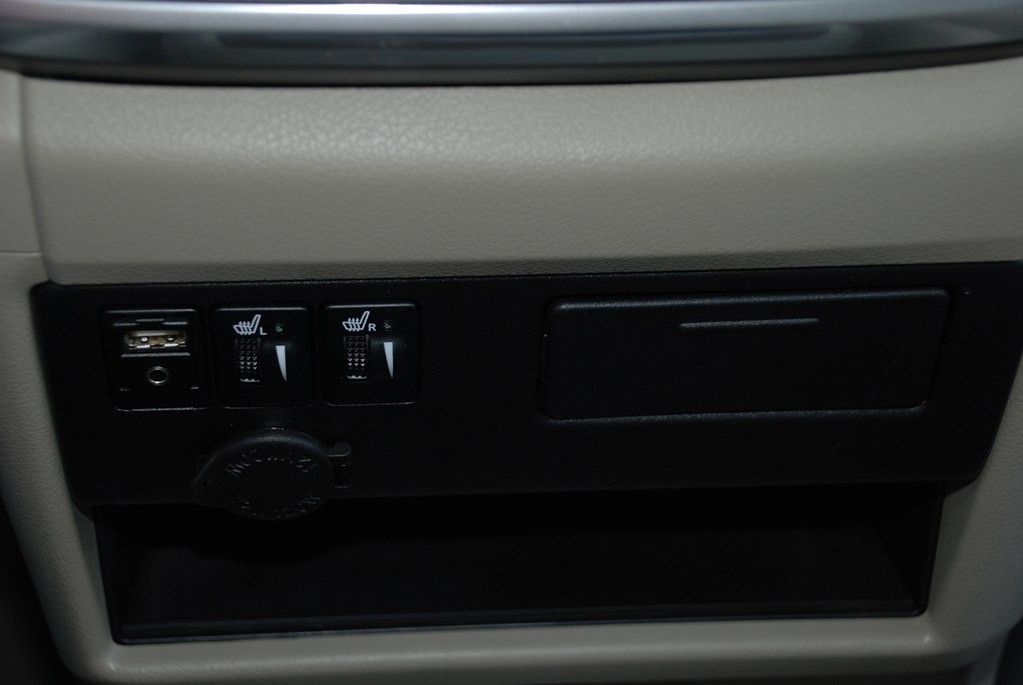 2016 Toyota Sienna Image 16