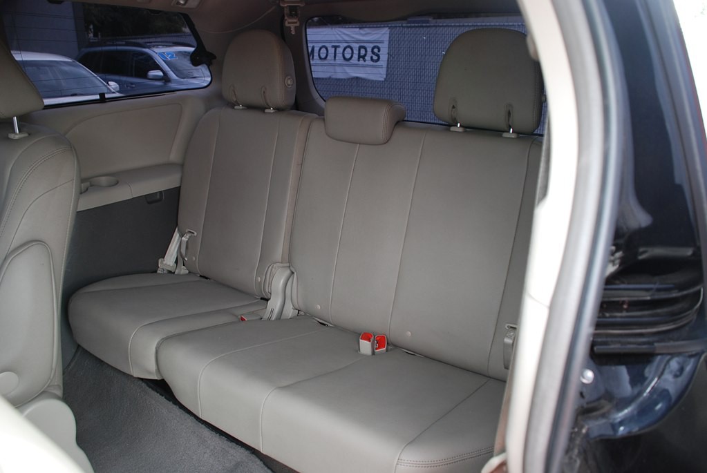 2016 Toyota Sienna Image 20