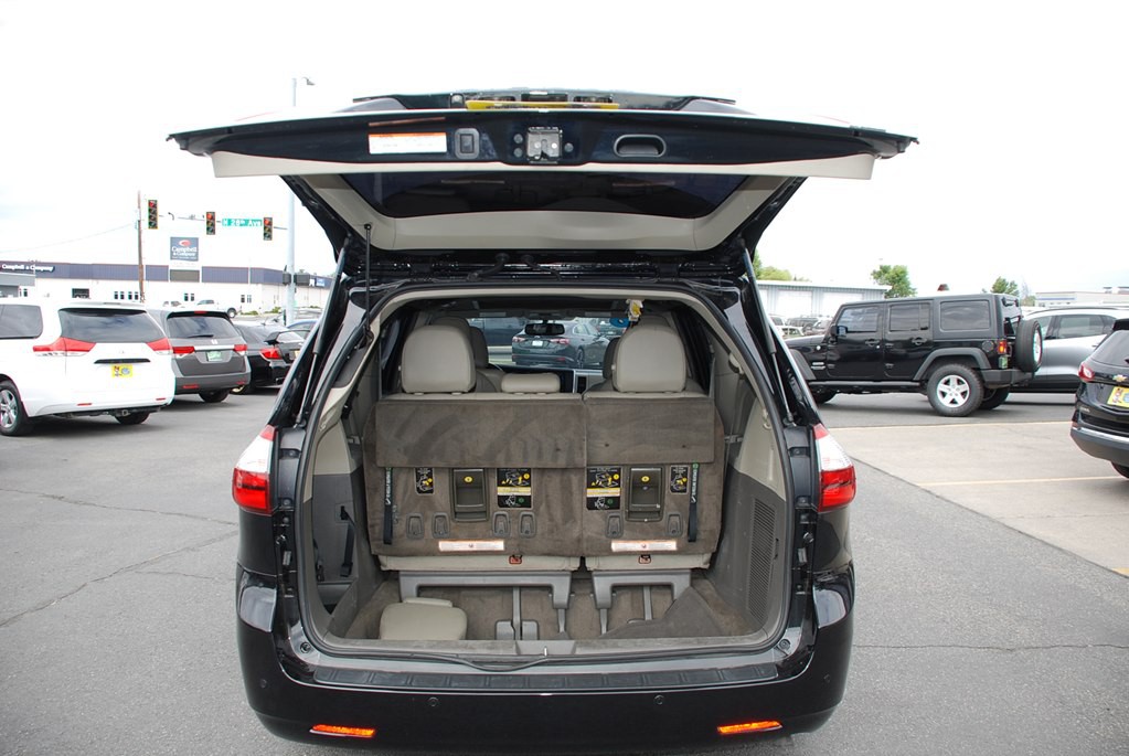 2016 Toyota Sienna Image 21