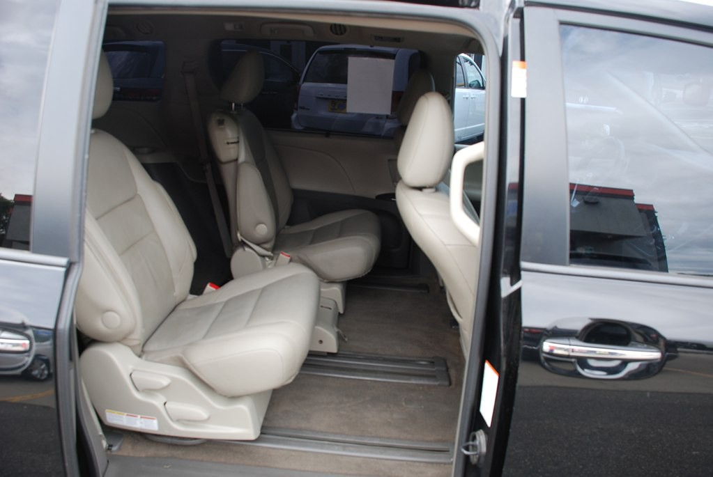 2016 Toyota Sienna Image 22