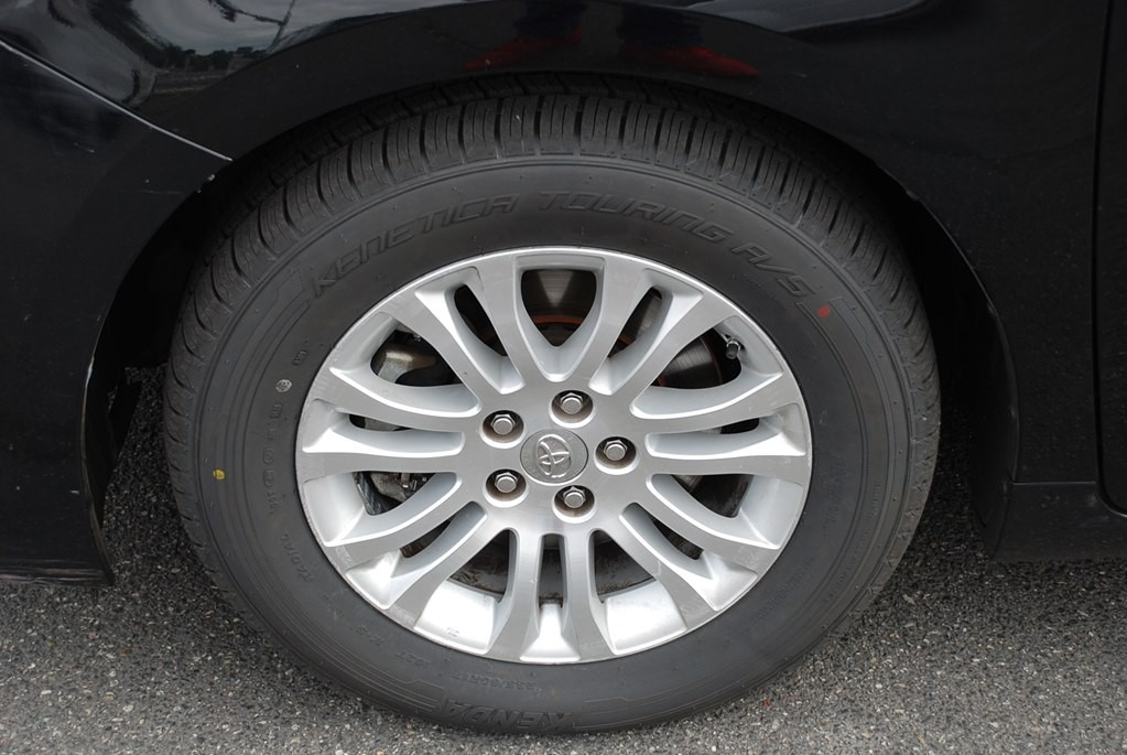2016 Toyota Sienna Image 25